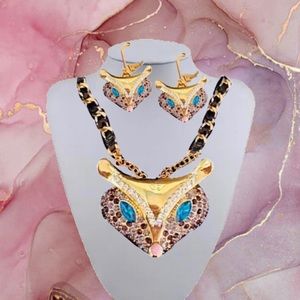 SET STATEMENT FOX PIECE PENDANT PINK NOSE NECKLACE
